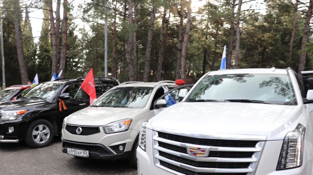 Ялтинцы присоединились к единому Республиканскому автопробегу в поддержку Президента и сил спецоперации на территории Украины