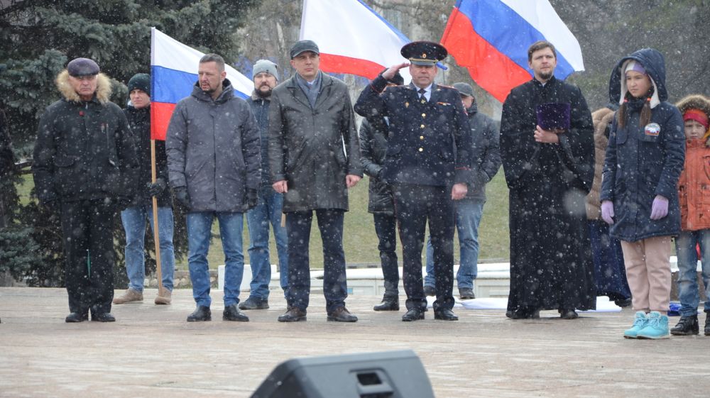 18 марта на площади им. В.И Ленина г. Бахчисарая, состоялось торжественное мероприятие, посвященное воссоединению Крыма с Россией.