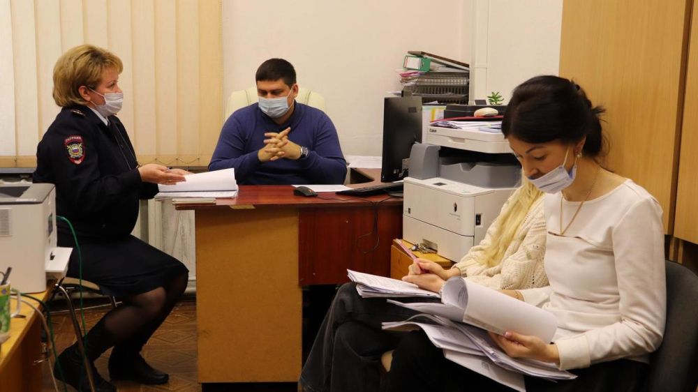 Прошло заседание комиссии по делам несовершеннолетних