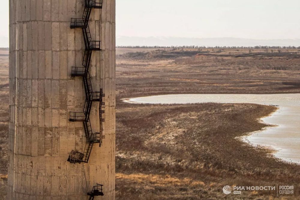 Канал крым на сегодня. Старый Крым водохранилище. Канал Крымский водохранилища. Канал в Крыму 2022. Межгорное водохранилище.