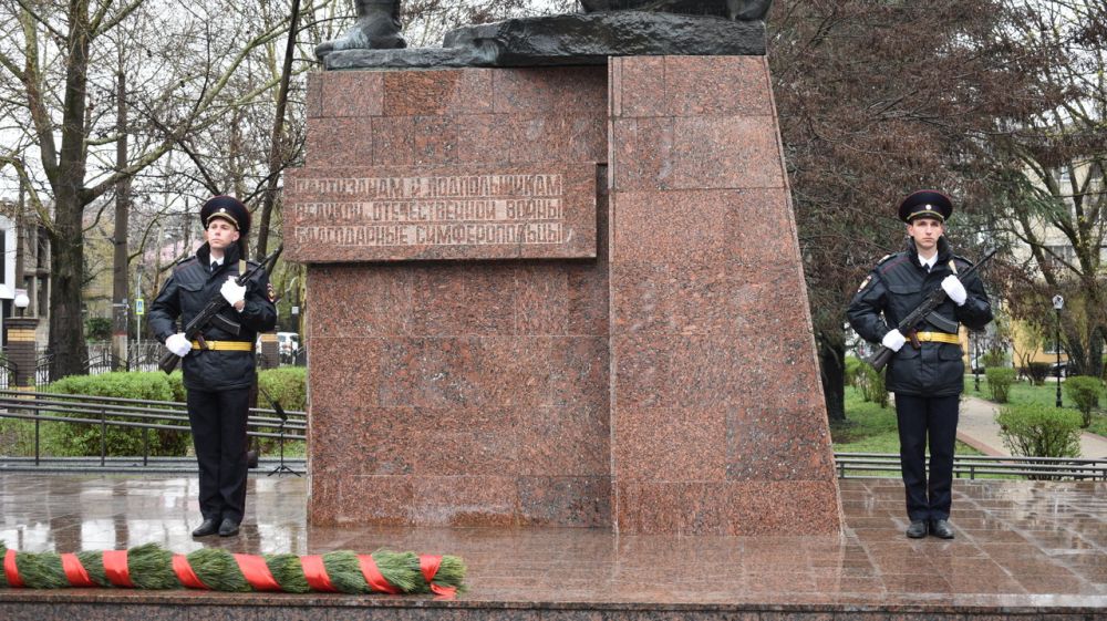 Симферополь празднует 78-ю годовщину освобождения от фашистских захватчиков