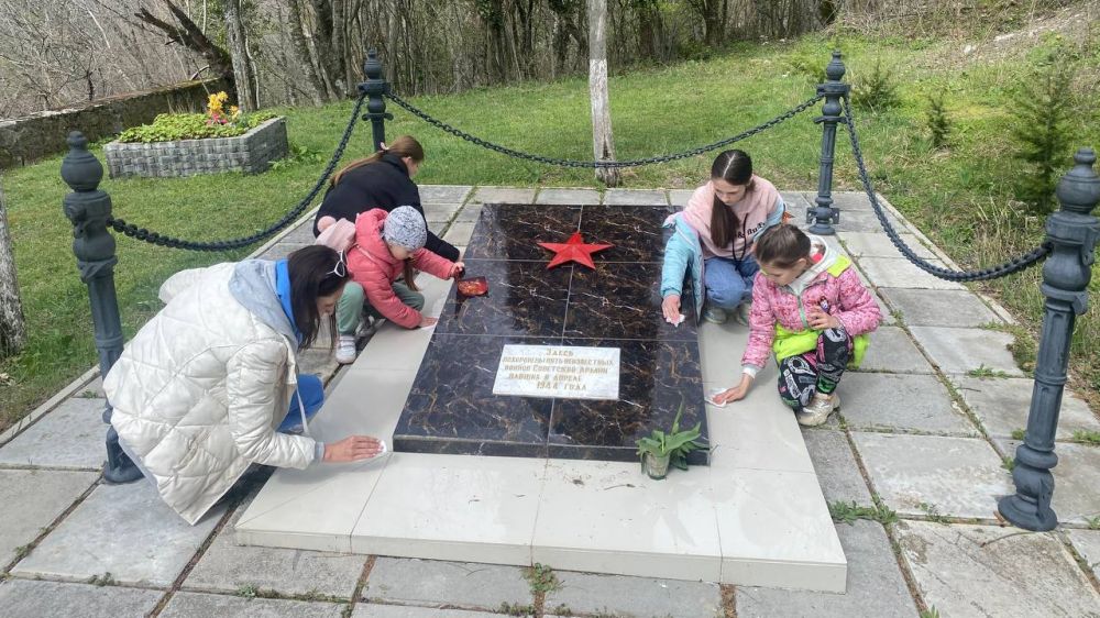 В Алупке и посёлках ЮБК отметили День освобождения от фашистских захватчиков