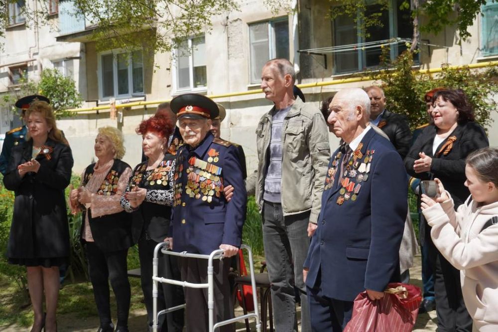 Парад у дома ветерана описание фото