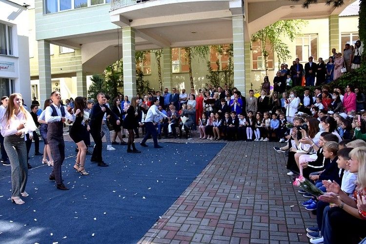 Крымская школа номер 24. Сайт 30 школы симферополя. Школа 30 аматуни симферополь. Школа 30 симферополь фото. 30 школа симферополь.