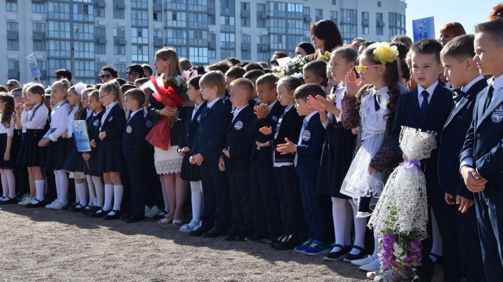 Симферопольская школа. 25 Школа Симферополь. Школьные годы. Выпускники Симферопольской Академической гимназии 2022. 18 Школа Симферополь 2022.