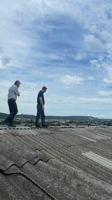 Рэп бахчисарай. На крыше городских домов. Фото из крыши. Крыши нет картинка.