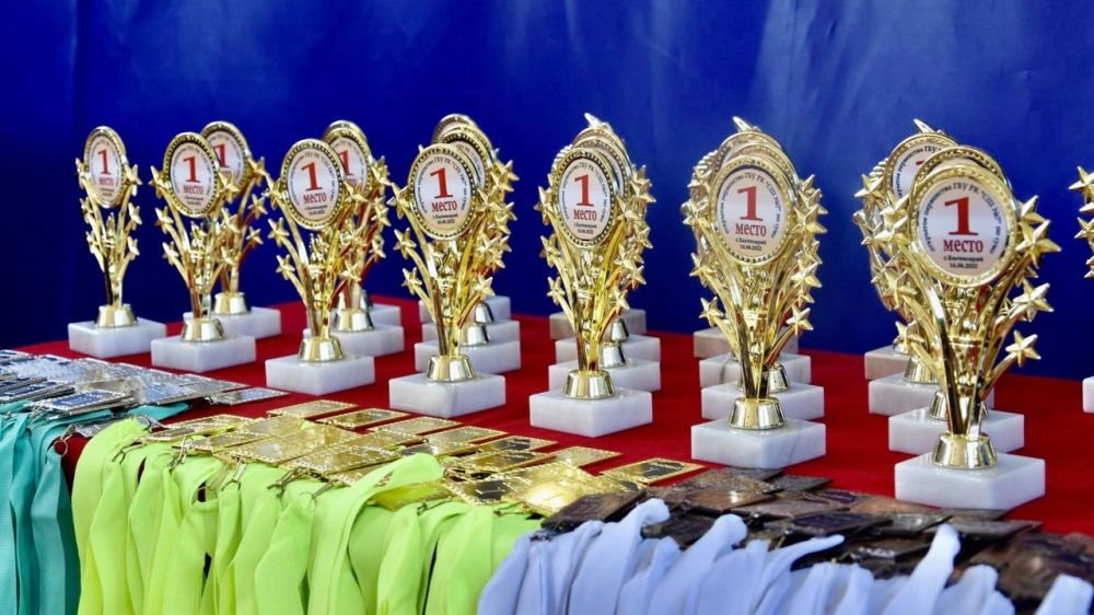 В Бахчисарае сегодня состоялся второй Открытый благотворительный турнир ГБУ РК «Спортивная школа № 7» по сумо среди юношей и девушек, приуроченный ко Дню России.