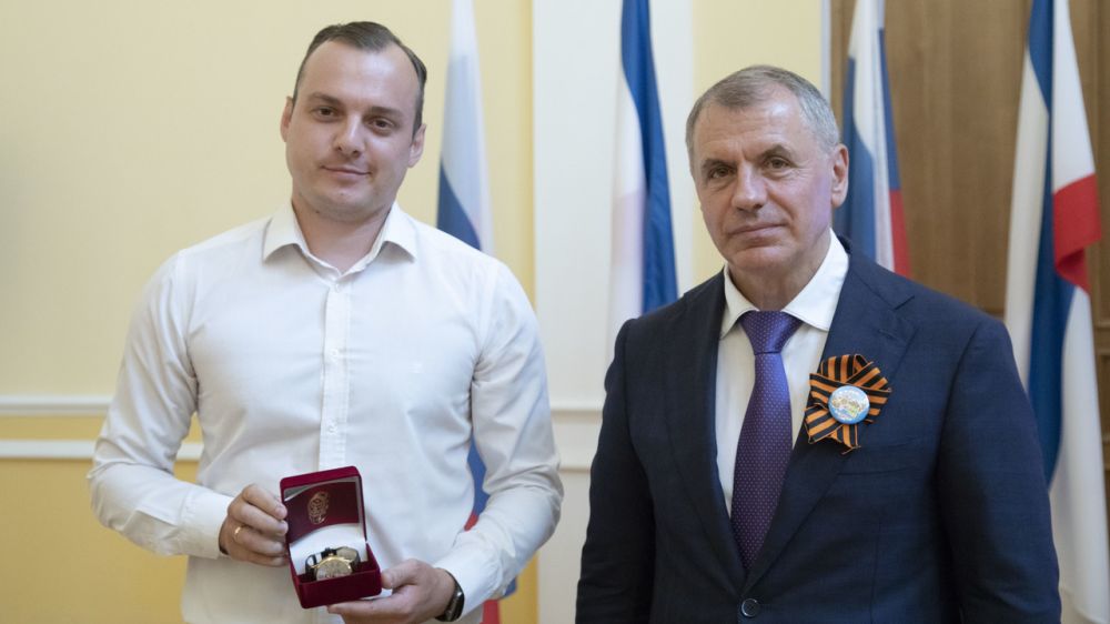 Крымские медики награждены государственными наградами и парламентскими премиями