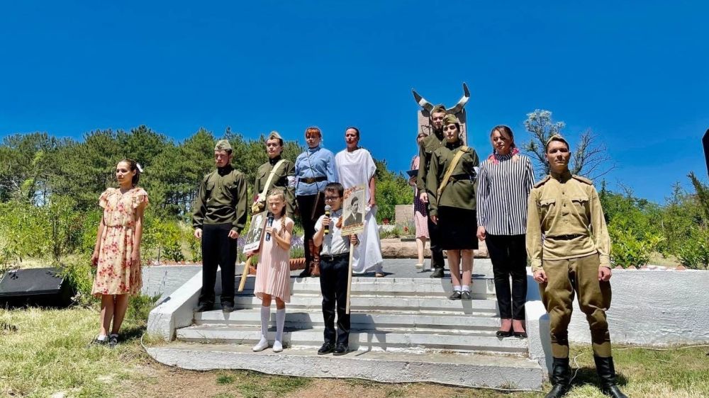 На территории водохранилища Эгиз-Оба, у памятника «Чайка», состоялась лекция-экскурсия ко Дню памяти и скорби.