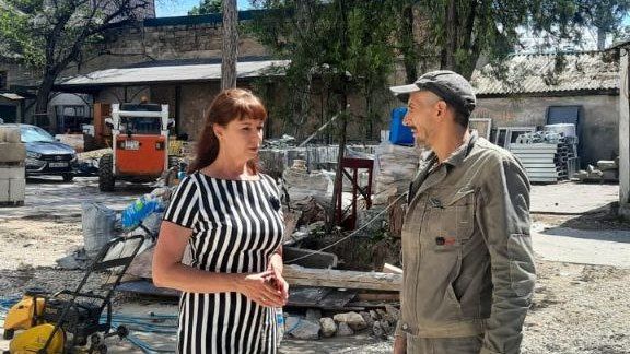 Министр культуры Крыма проинспектировала ход реставрации здания Кенассы и Особняка Динцера Э.Я.