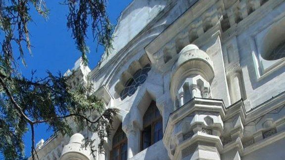 Министр культуры Крыма проинспектировала ход реставрации здания Кенассы и Особняка Динцера Э.Я.