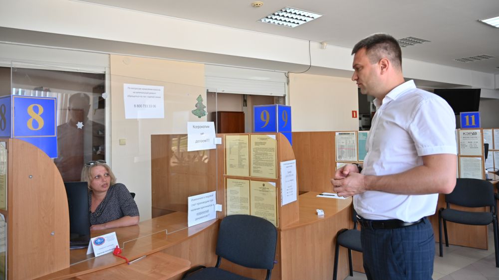 Дмитрий Шеряко посетил с целью мониторинга качества оказания муниципальных и государственных услуг РКЦ и МФЦ «Мои документы» в Евпатории