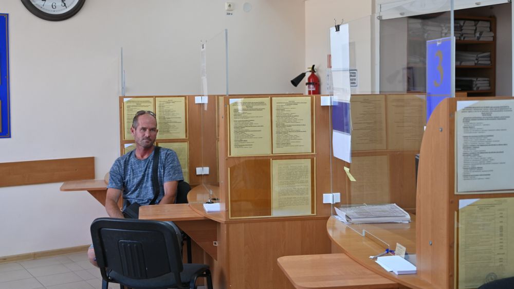 Дмитрий Шеряко посетил с целью мониторинга качества оказания муниципальных и государственных услуг РКЦ и МФЦ «Мои документы» в Евпатории