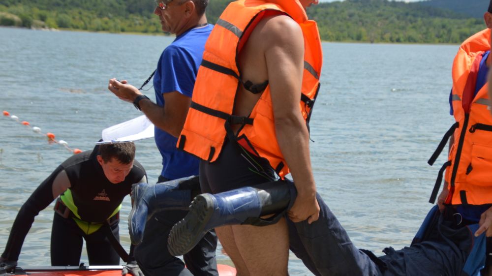 В рамках многоборья, спасатели ГКУ РК «КРЫМ-СПАС» приступили к прохождению дистанции «Поисково-спасательные работы на акватории»