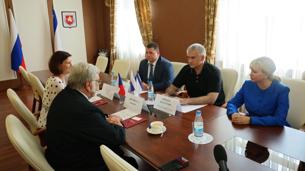Глава Крыма встретился с общественным деятелем из Чешской Республики Ярославом Доубравой