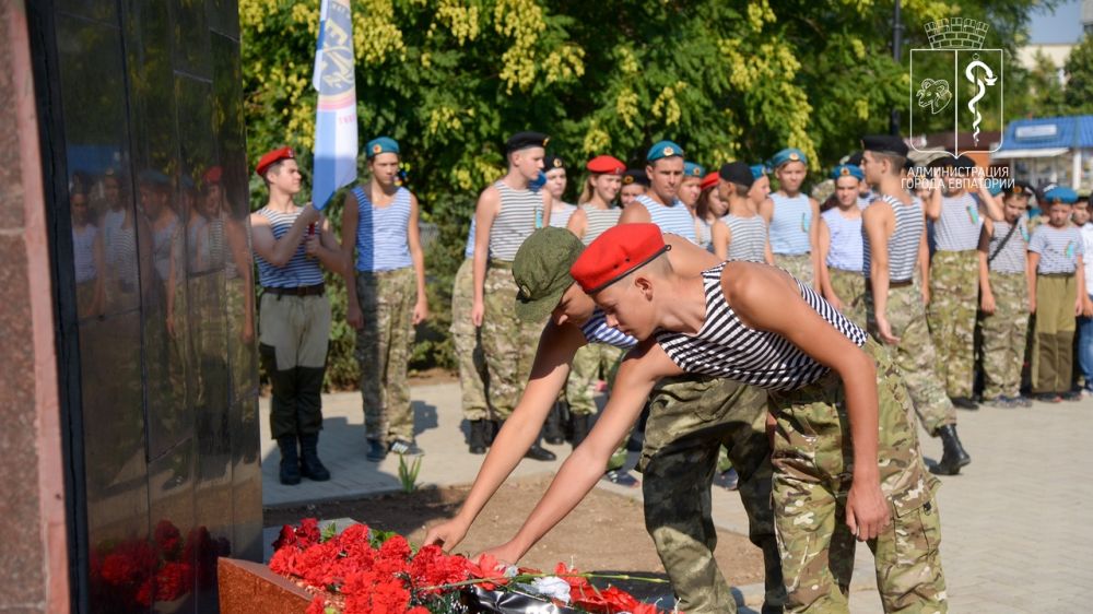 В Евпатории состоялся торжественный митинг, посвященный Дню воздушно-десантных войск