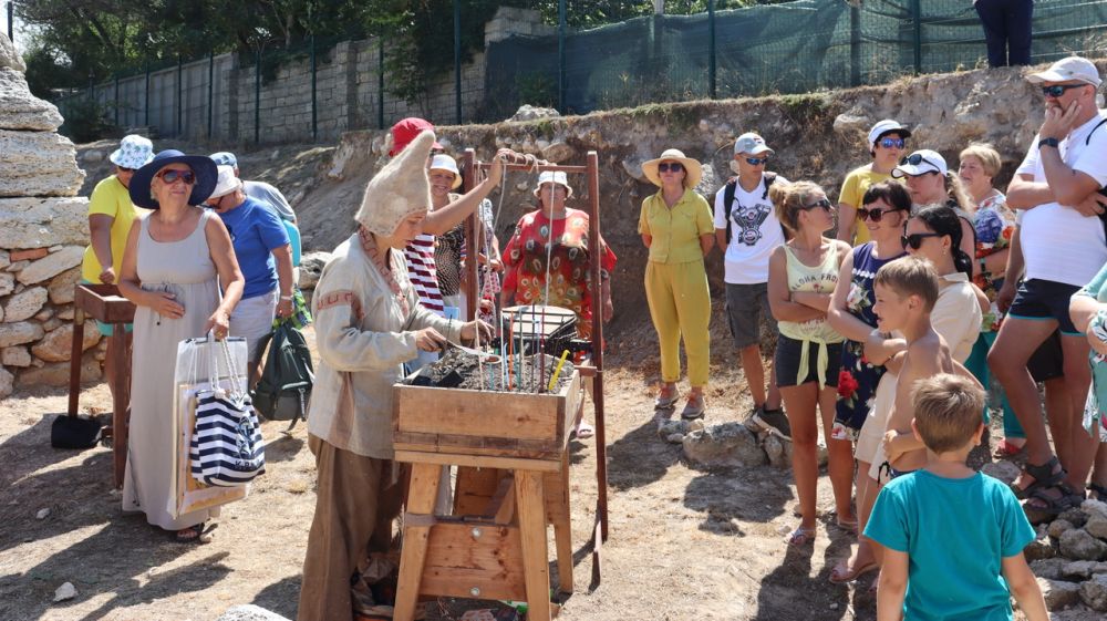 На территории греко-скифского поселения Калос Лимен состоялась насыщенная программа фестиваля живой истории