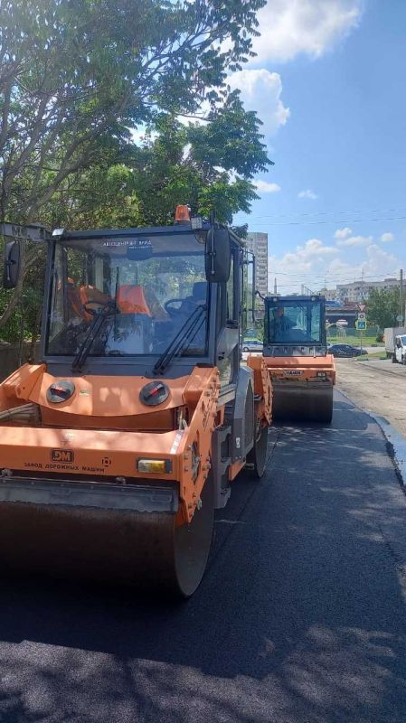В Симферополе продолжается ремонт дорог «большими картами»