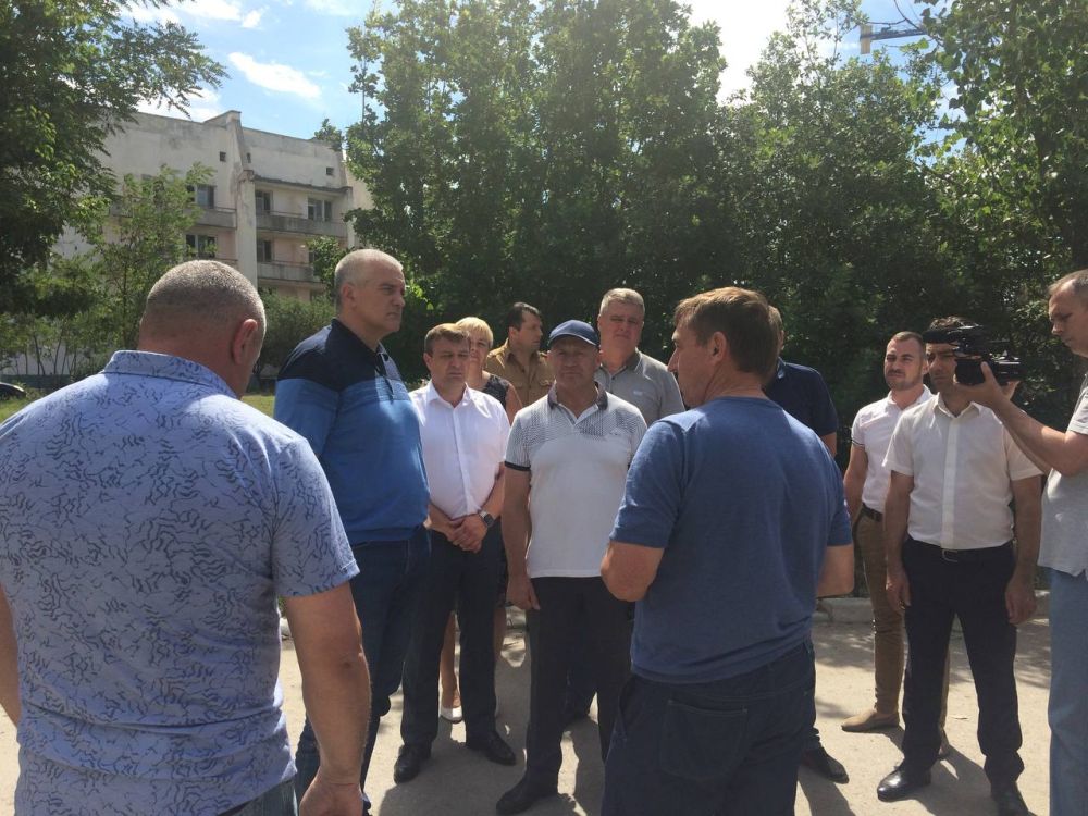Глава Крыма Сергей Аксёнов прибыл в Новофедоровку для оценки обстановки