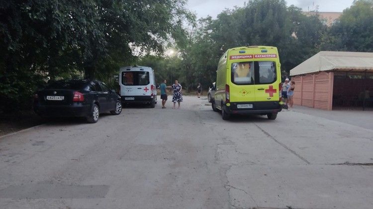 «Прятались в подвале и под пирсом»: жители Новофедоровки рассказали, что испытали после взрывов