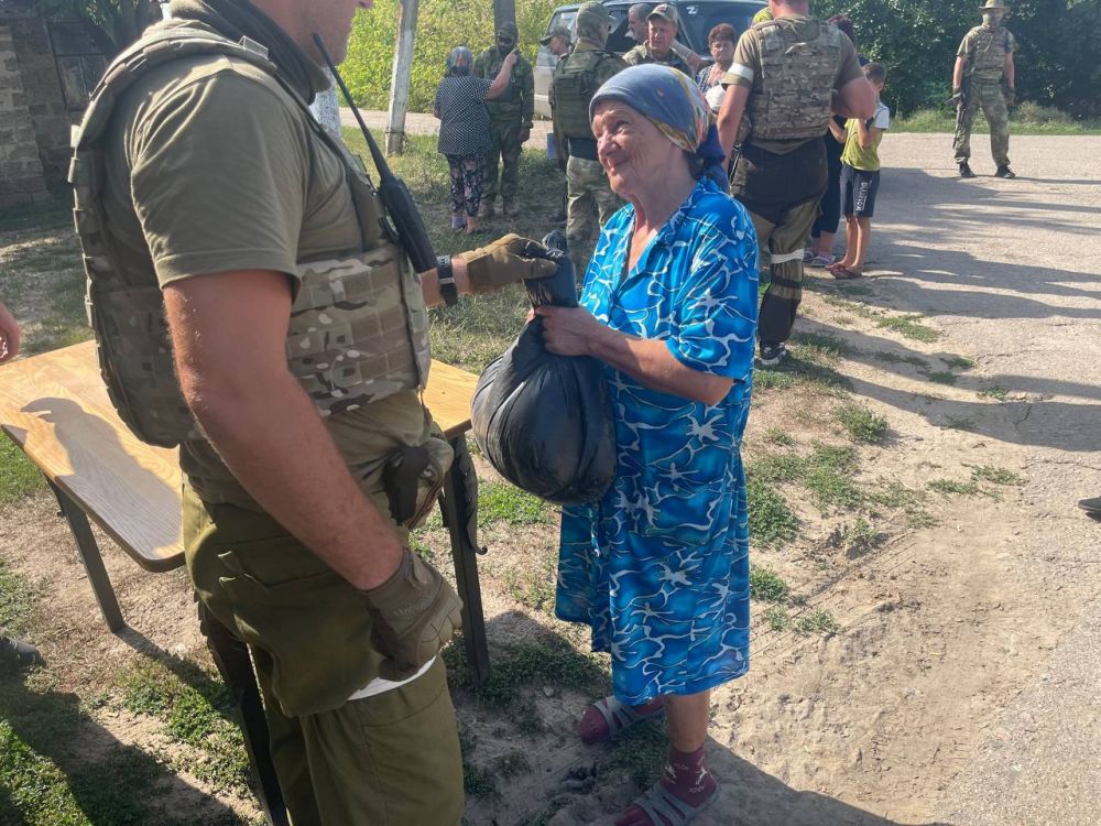 97-ми летняя жительница Херсонской области отблагодарила волонтеров гуманитарной миссии стихами