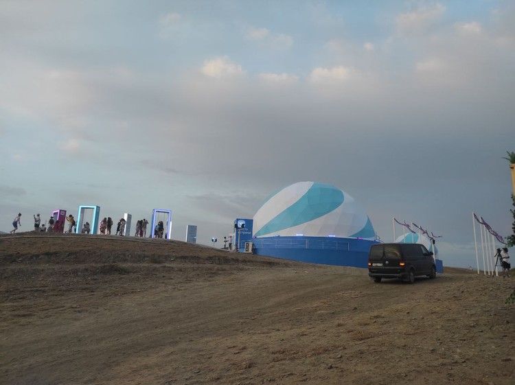 Сцена у моря и выступление Shaman: в Крыму стартовал фестиваль «Таврида. Арт»