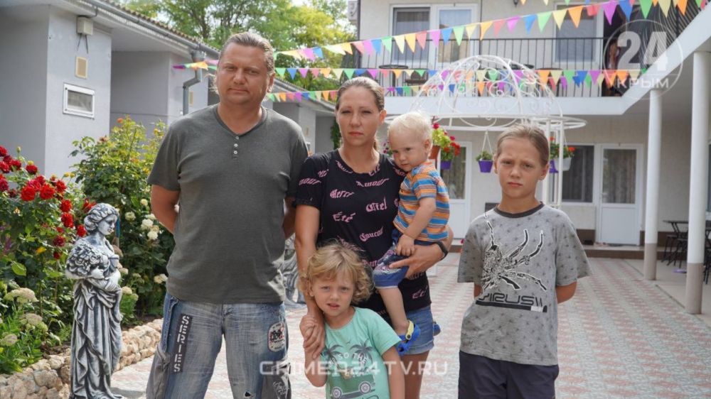 В селе Межводное Черноморского района Крыма отдыхают порядка 100 жителей из ЛНР