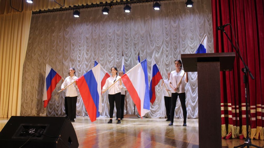 В Белогорском районе состоялось торжественное мероприятие ко Дню Государственного флага Российской Федерации