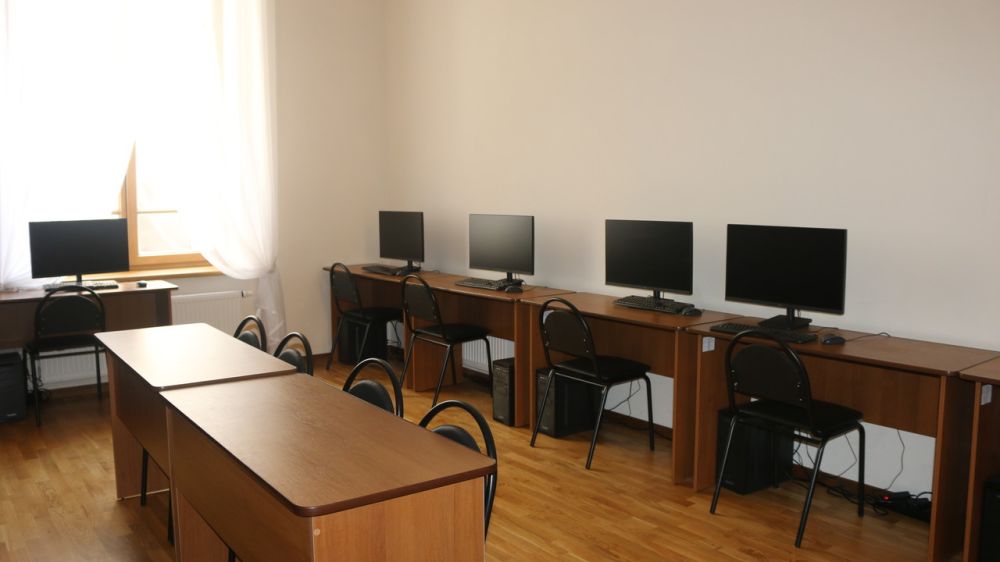 В целях проверки готовности к началу нового учебного года осуществлен выезд в творческие образовательные учреждения Крыма