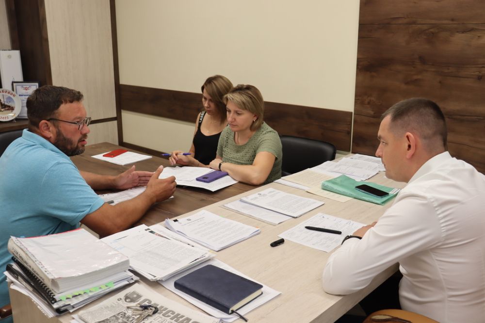 Первый заместитель главы администрации Сакского района Сергей Колганов ...