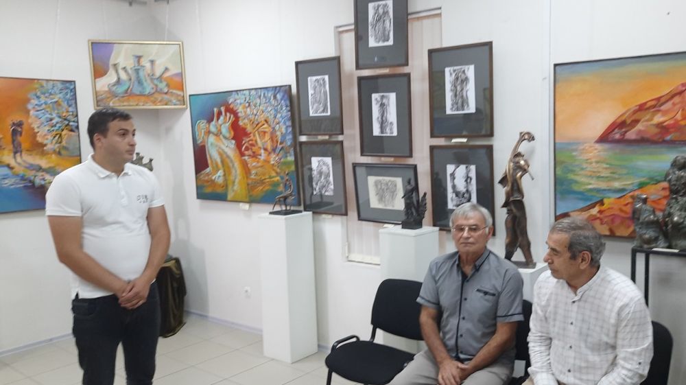 В Алупке открыта персональная выставка художника Айдера Алиева
