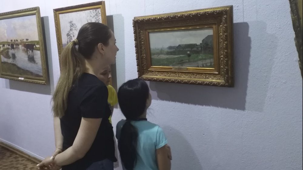 В Керчи представлен выставочный проект «Русское изобразительное искусство XIX века»