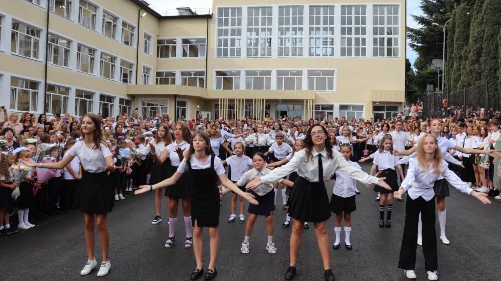 Гаспринская средняя школа № 1 открылась после ремонта