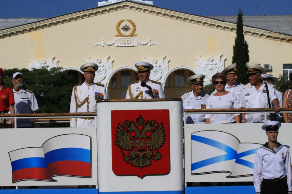 Черноморское высшее военно-морское училище стало дважды орденоносным