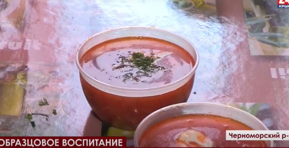 Семья из Крыма готовит обеды для российских военных
