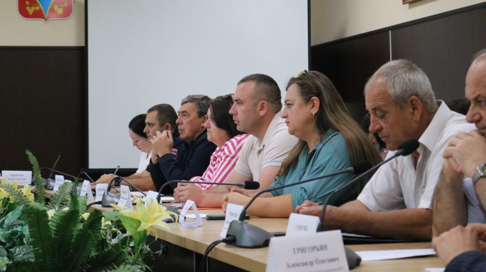 Руководители структурных подразделений и территориальных органов государственной власти рассказали о ситуации дел в подведомственных отраслях