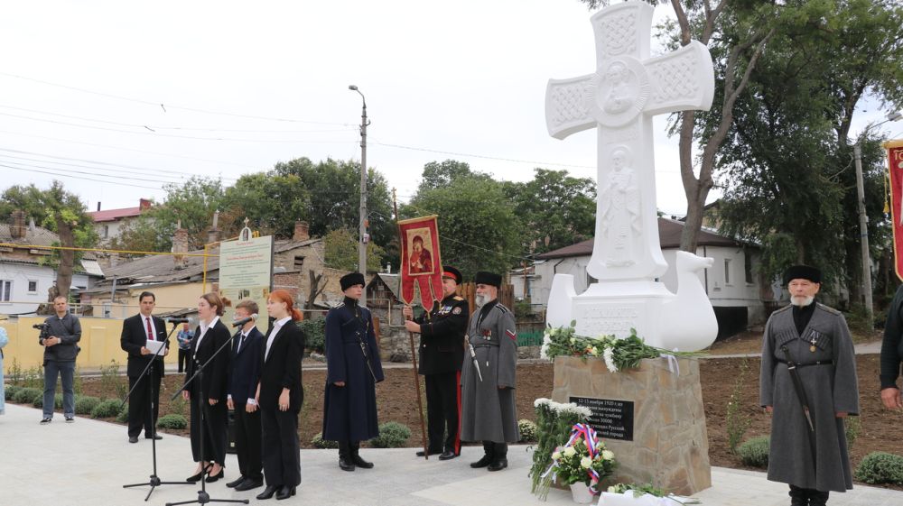 В Феодосии открыли памятный знак Русскому Исходу