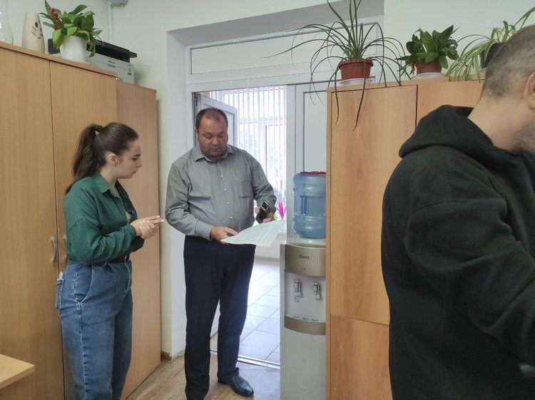 «Звонят мамы, жены и добровольцы»: как работает «горячая линия» по частичной мобилизации в Крыму