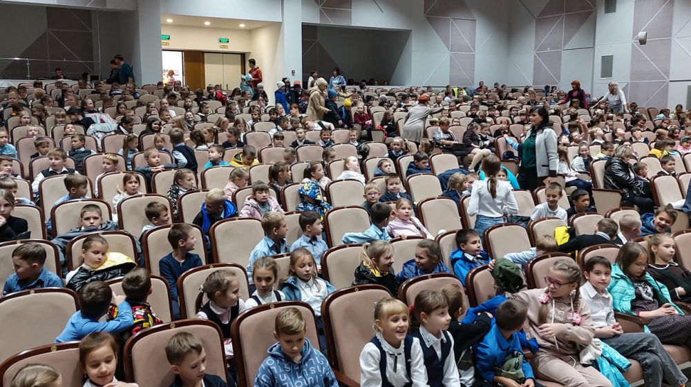 Свыше 2,3 тысяч зрителей посмотрели спектакли Крымского академического театра кукол во время гастролей в Белгороде