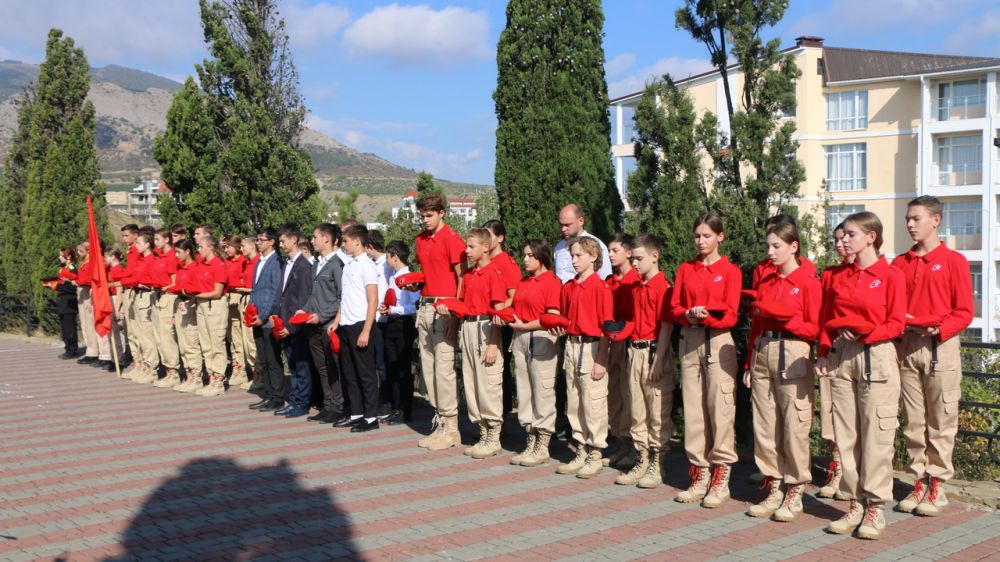 В Судаке состоялось торжественное открытие несения Почетного караула Вахты памяти поколений «Пост №1»