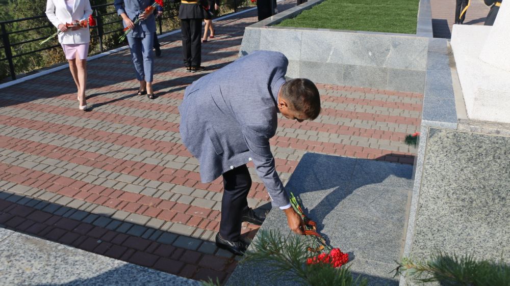 В Судаке состоялось торжественное открытие несения Почетного караула Вахты памяти поколений «Пост №1»