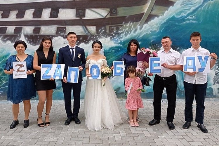 Каждый девятый - военный! За две недели в Крыму резко выросло число желающих пожениться