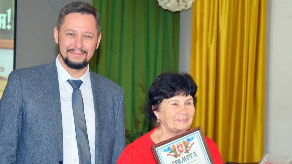Представители городской власти поздравили учителей с профессиональным праздником