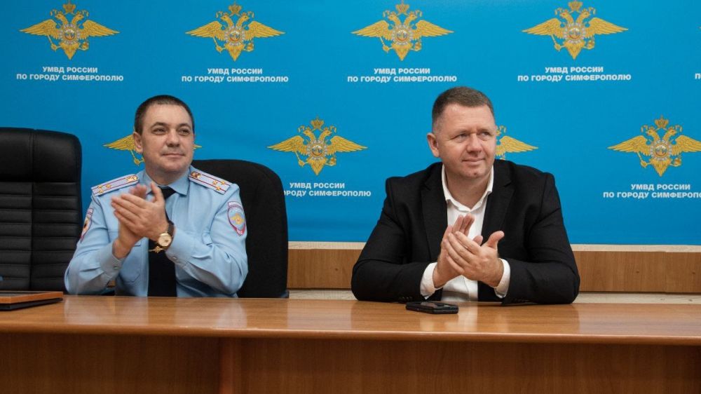 Михаил Афанасьев наградил сотрудников уголовного розыска Симферополя