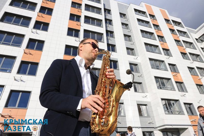 В Симферополе передали ключи от 15 квартир в госсобственность