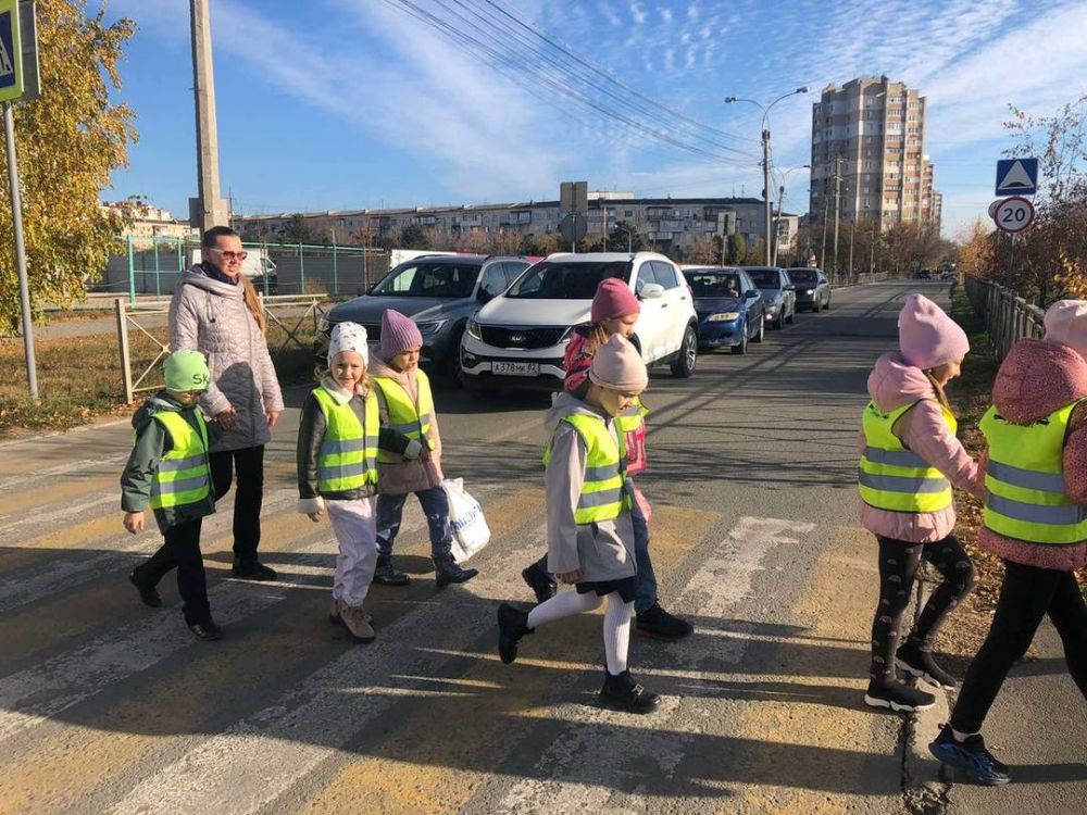 В симферополе на неделю. Безопасность дорожного движения. Единый день безопасности дорожного движения. Симферопольское дорожное движение. Неделя безопасности дорожного движения 2022.