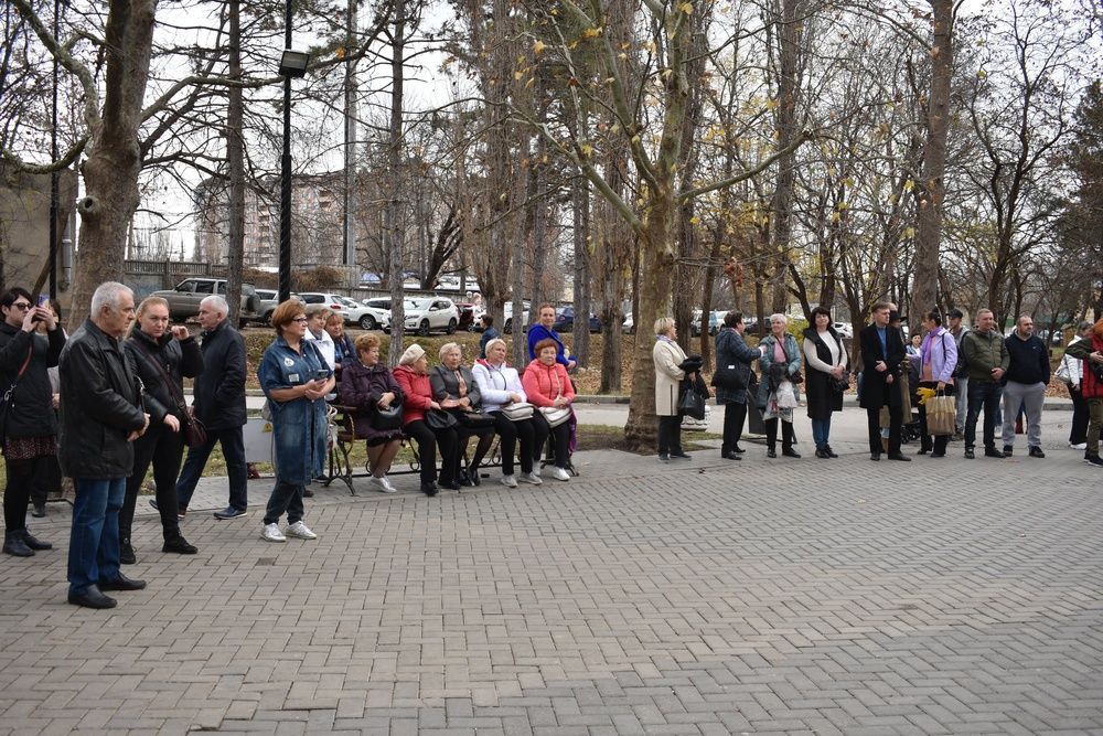 Новости симферополе сегодня свежие. В парке. Акция теплый сквер. Симферополь фото. Чао в парке Симферополь.