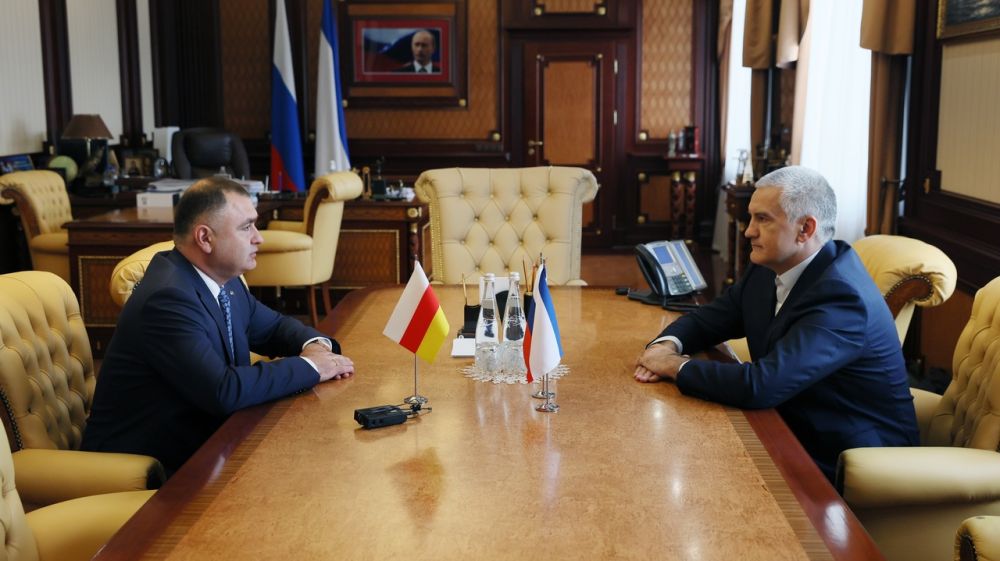 Сергей Аксёнов провел встречу с Президентом Южной Осетии