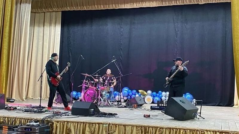 В Раздольненском районном Доме культуры состоялся праздничный концерт рок-группы «Адвайта»