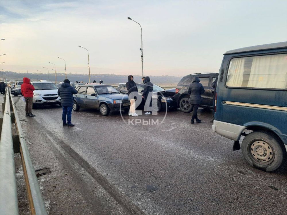 Около десяти автомобилей попали в ДТП в Керчи